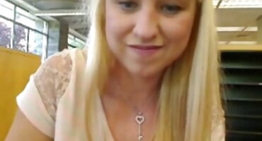 Crnka uzgaja prijatelja da se ševe. besplatna jebacina