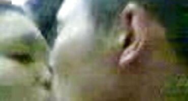 Voli piškiti i poeno filmovi mokriti dok masturbira.